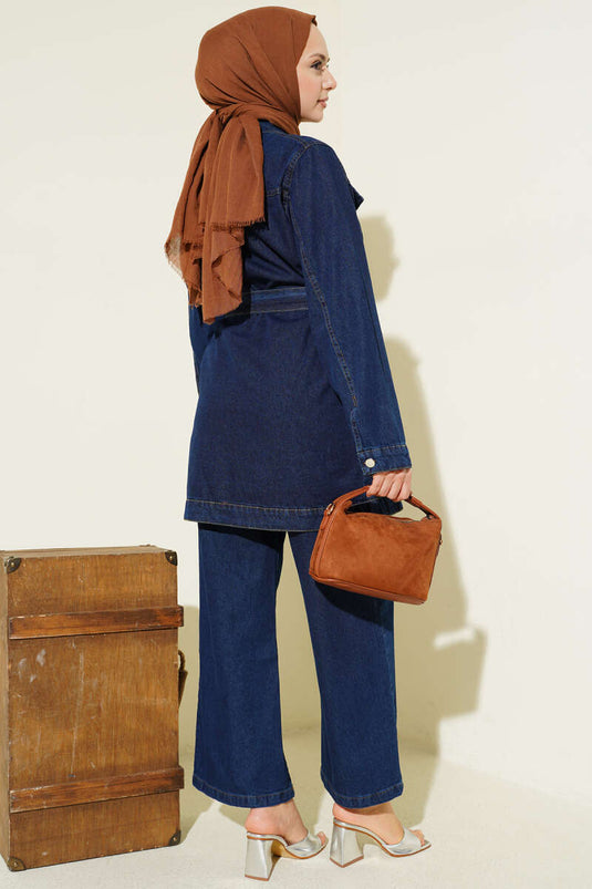 Ensemble deux pièces en jean bleu marine avec ceinture et poches doubles