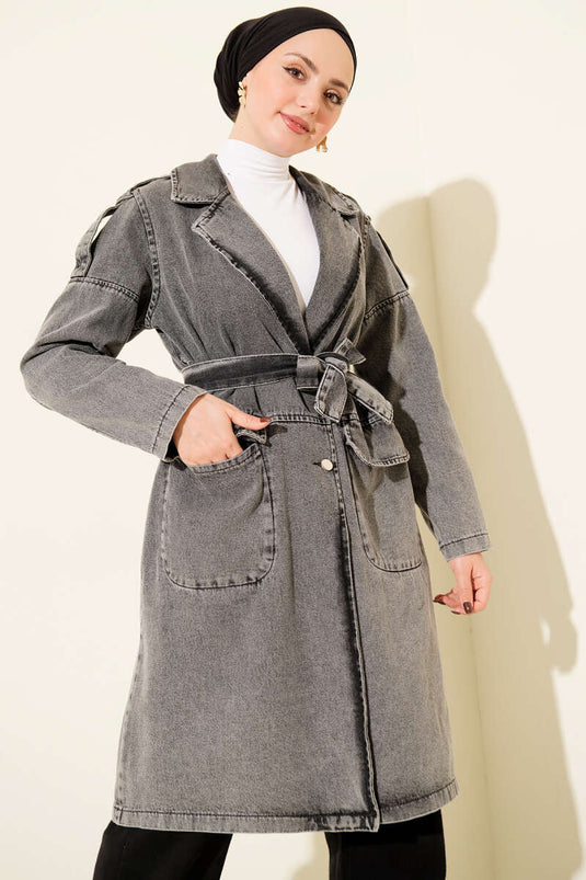 Trench-coat en denim gris foncé à double poche et ceinture,