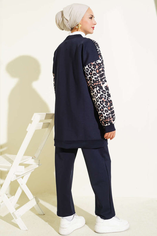 Costume deux pièces à double poche et garniture léopard bleu marine