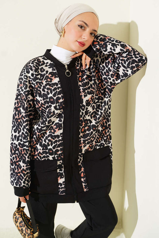 بدلة من قطعتين بطبعة جلد النمر مع جيوب مزدوجة، باللون الأسود