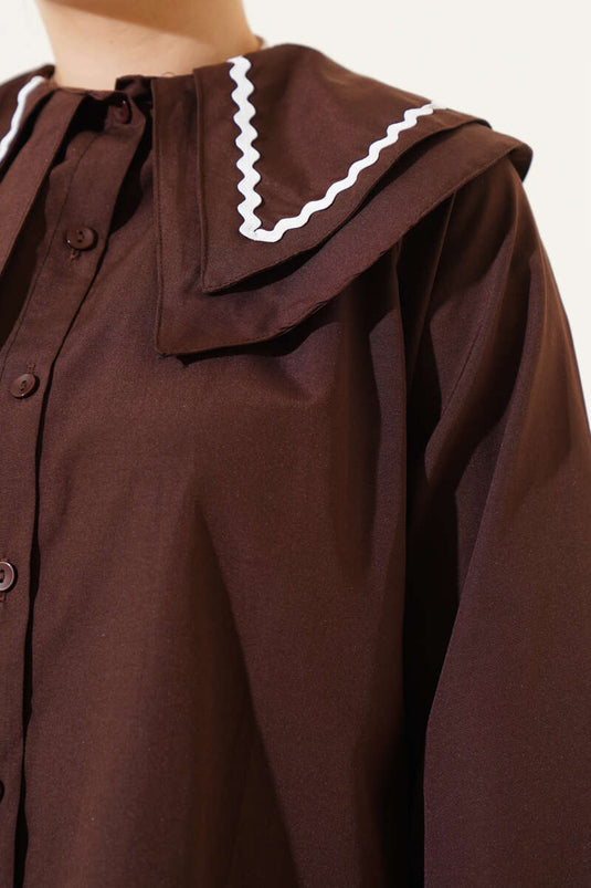 قميص متعرج ذو ياقة بحرية مزدوجة بني