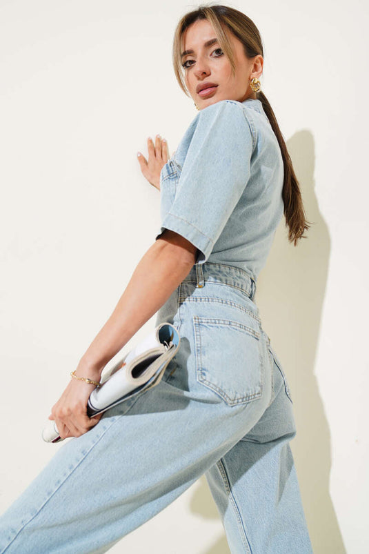 Jeans-Latzhose mit doppelter Brusttasche und Knöpfen, eisblau