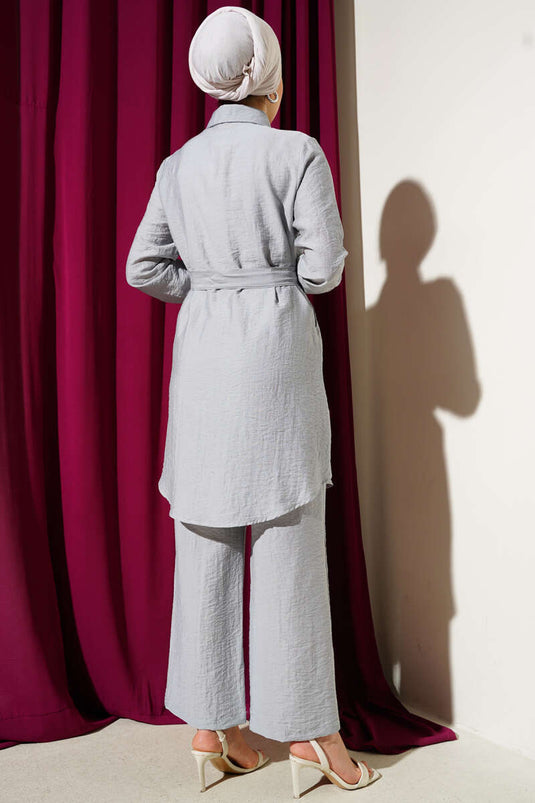 Tweedelig pak met dubbele borstzak en riem, grijs