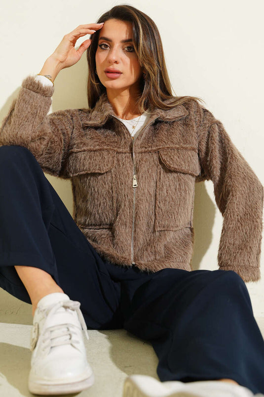 Veste courte à double poche poitrine et motif barbe, couleur vison