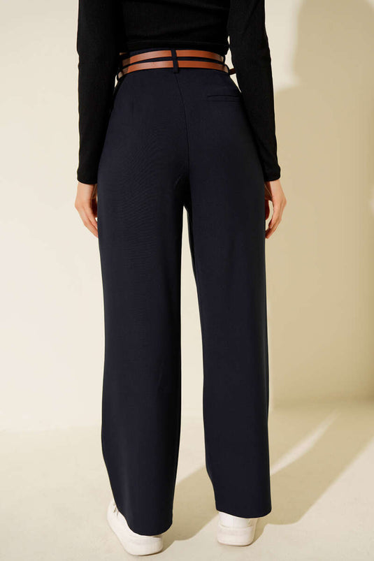 بنطال واسع الساقين بحزام مزدوج، لون كحلي