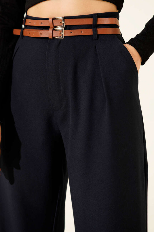 بنطال واسع الساقين بحزام مزدوج، لون كحلي