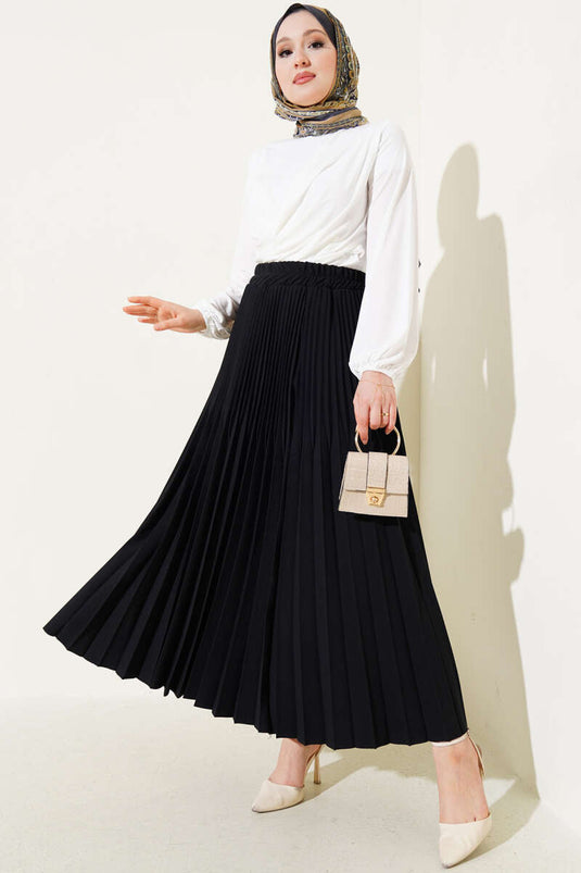 Schwarzer Rock mit doppelter Kellerfalte und elastischem Bund