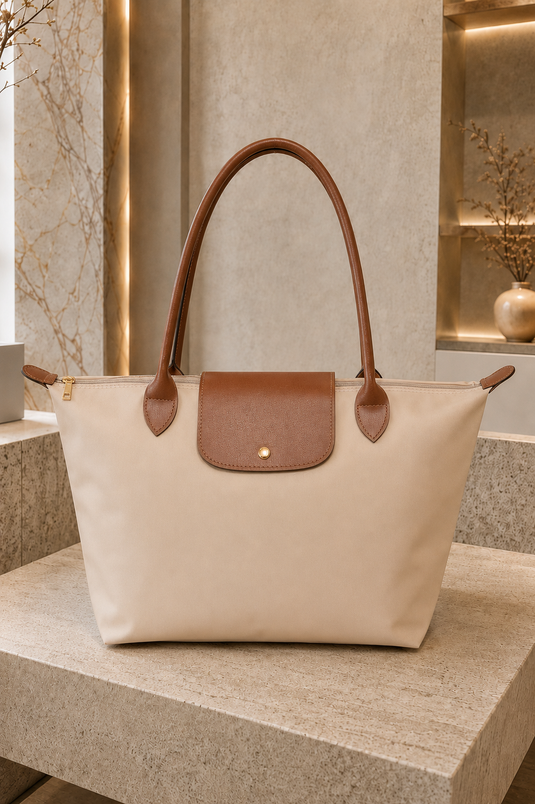 Sac à main et à épaule bicolore en cuir beige avec rabat