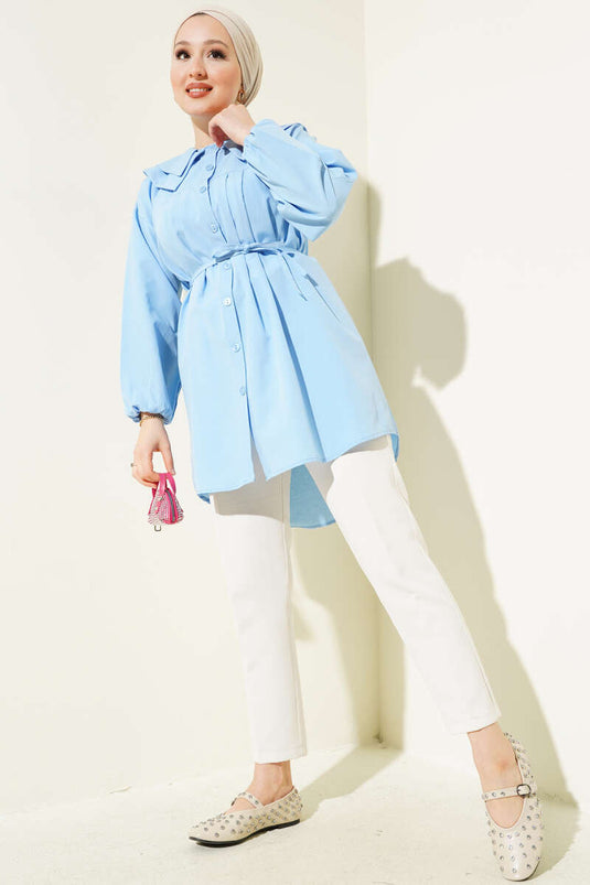 Chemise à double col et ceinture en corde bleu bébé