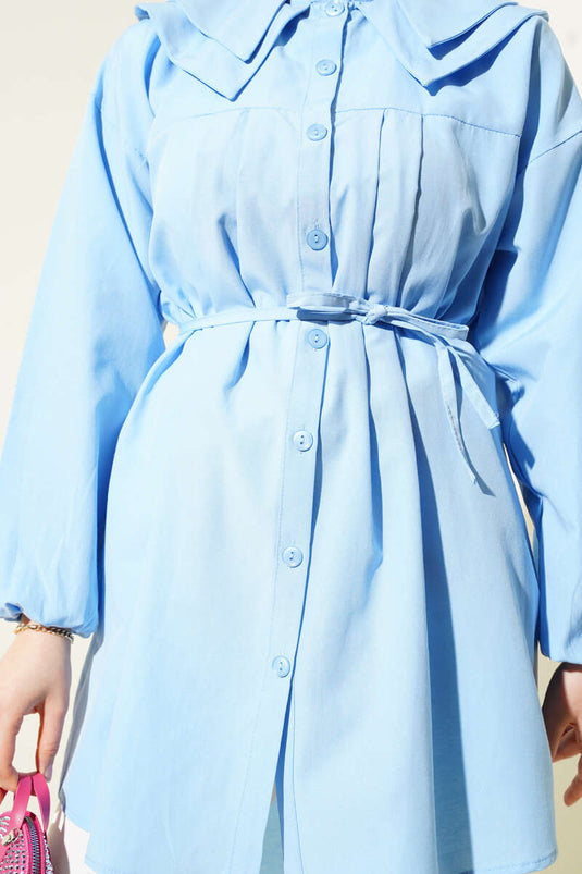 Chemise à double col et ceinture en corde bleu bébé