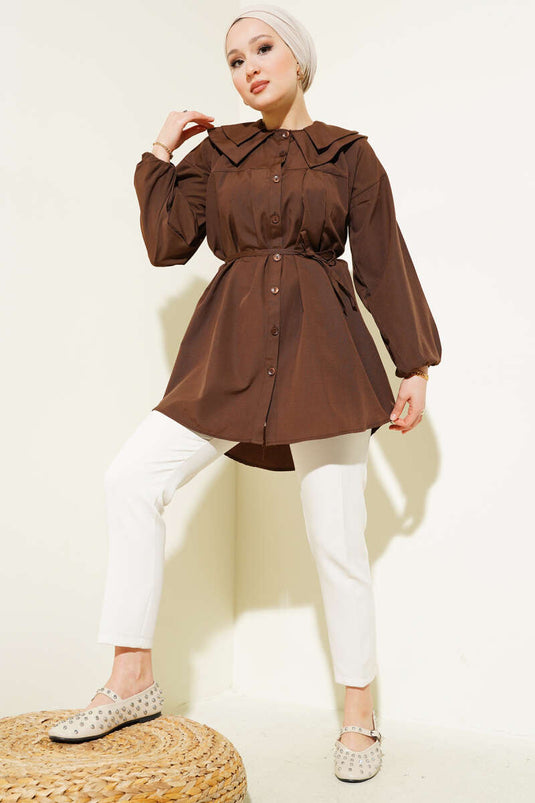 Chemise marron à double col et ceinture en corde