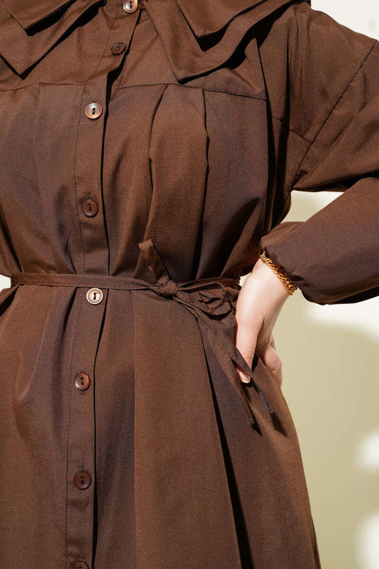 Chemise marron à double col et ceinture en corde