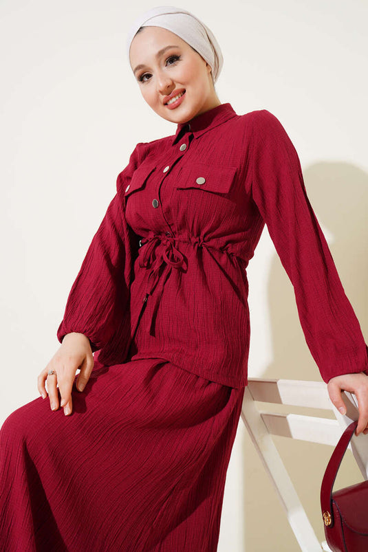 Costume deux pièces à jupe tunnel et boutons-pression, rouge bordeaux