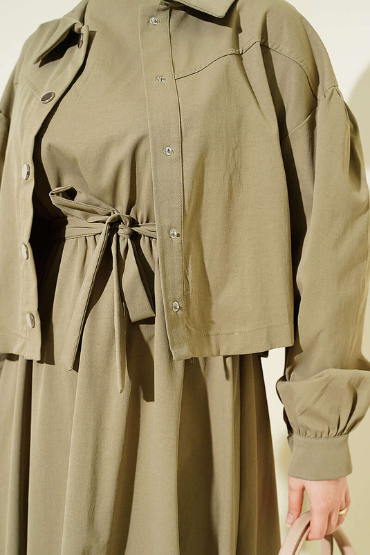Ensemble robe salopette avec veste à boutons-pression vert avocat