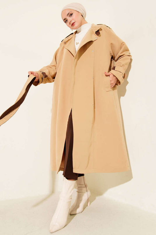 Trench-coat en cuir avec boutons-pression, couleur latte