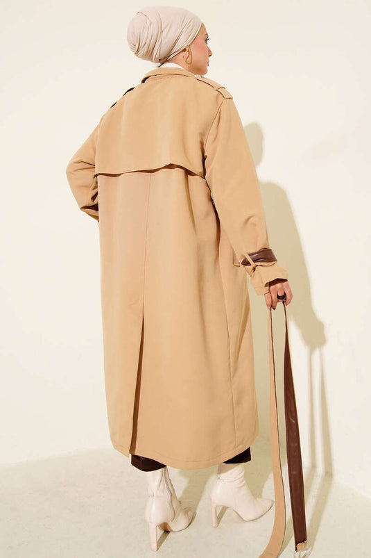 Trench-coat en cuir avec boutons-pression, couleur latte