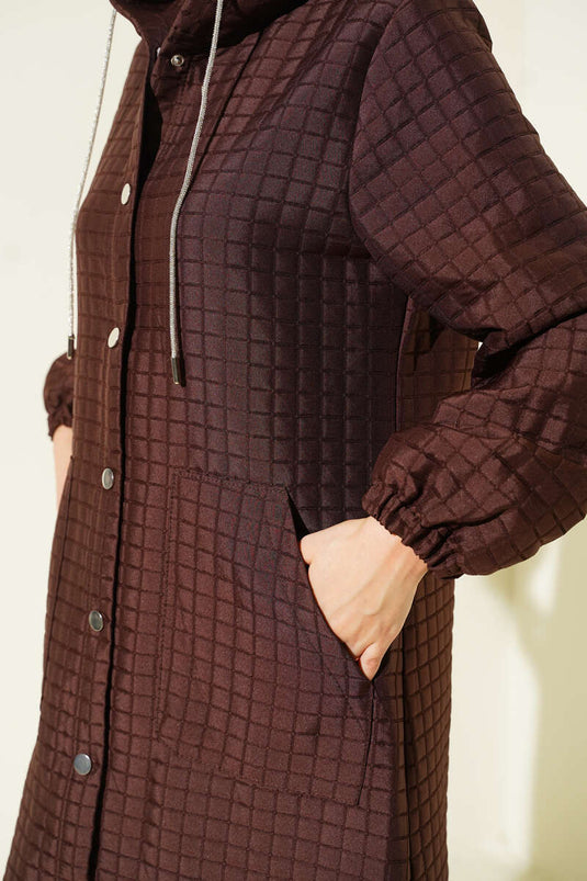 Manteau matelassé à capuche et boutons-pression couleur café