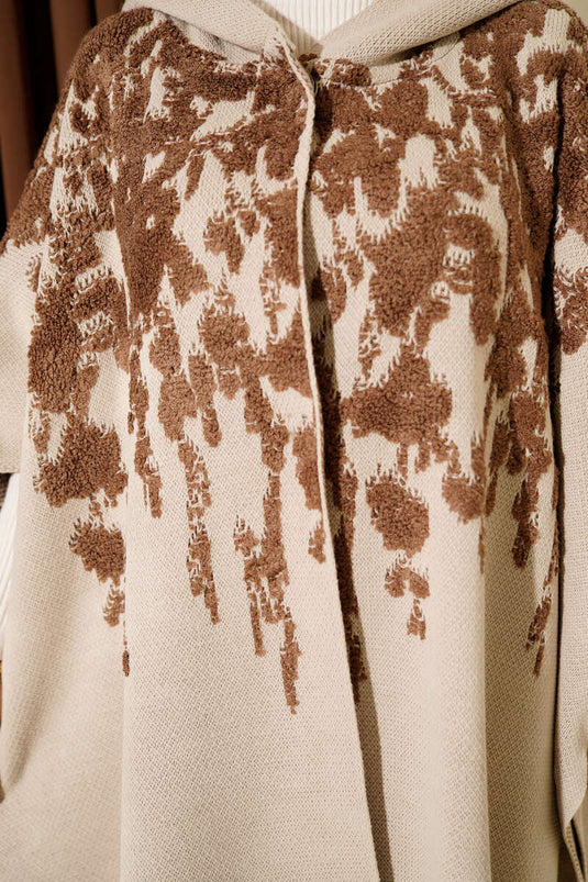 بونشو محبوك بغطاء رأس بزر ضغط بلون بيج