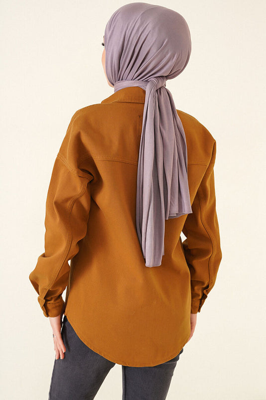 سترة الدنيم ذات الأزرار المفاجئة التبغ