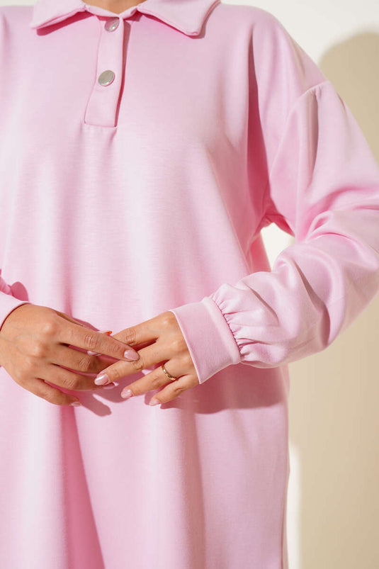 بدلة من قطعتين بياقة قميص قابلة للربط باللون الوردي