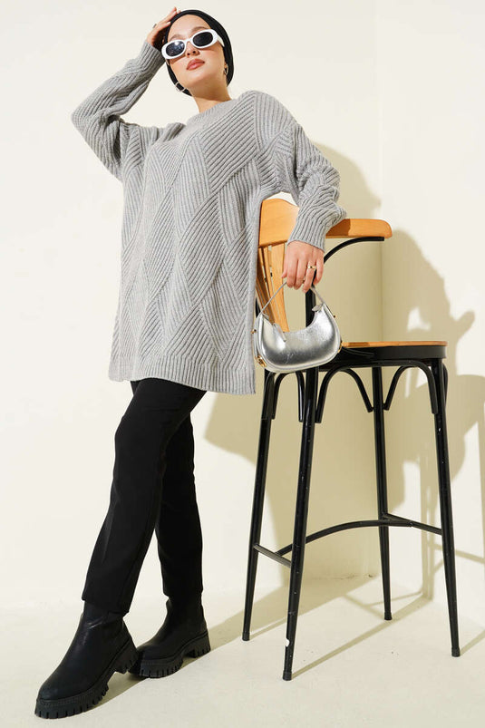 سترة محبوكة مخططة بنقشة ماسية رمادية