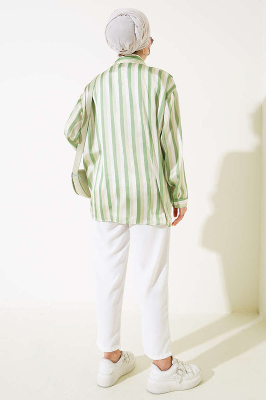 قميص ساتان مخطط باللون الأخضر اللوزي