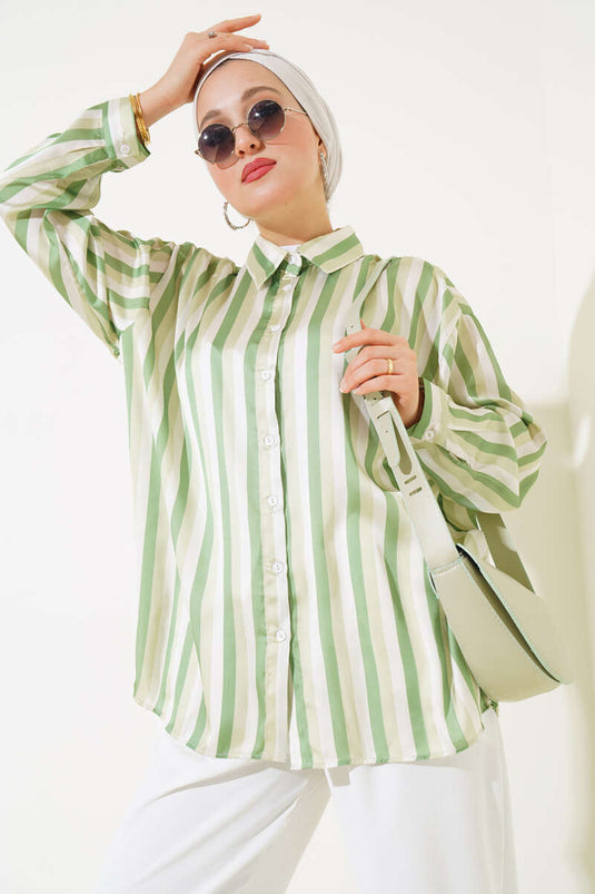 قميص ساتان مخطط باللون الأخضر اللوزي