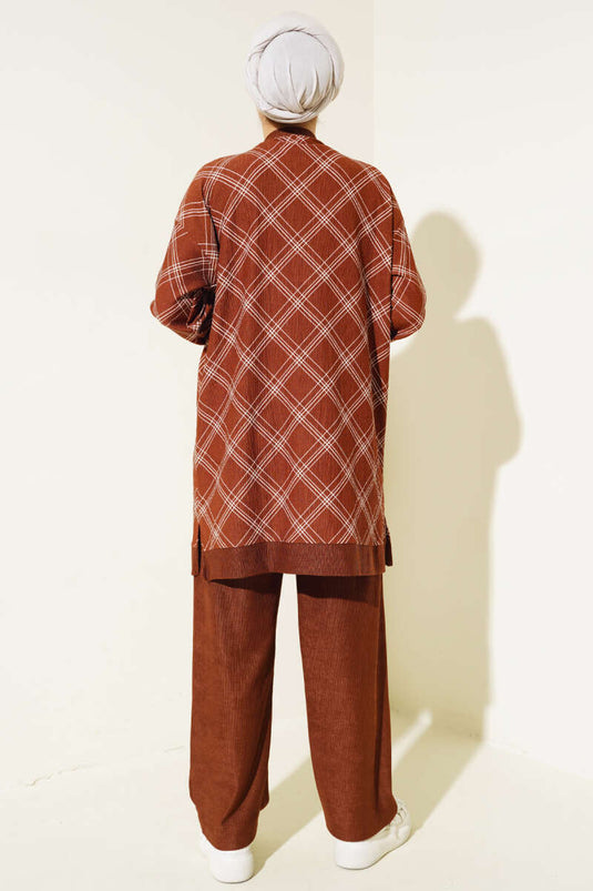 Line Pattern Slit Detail Two-Piece Set Brown