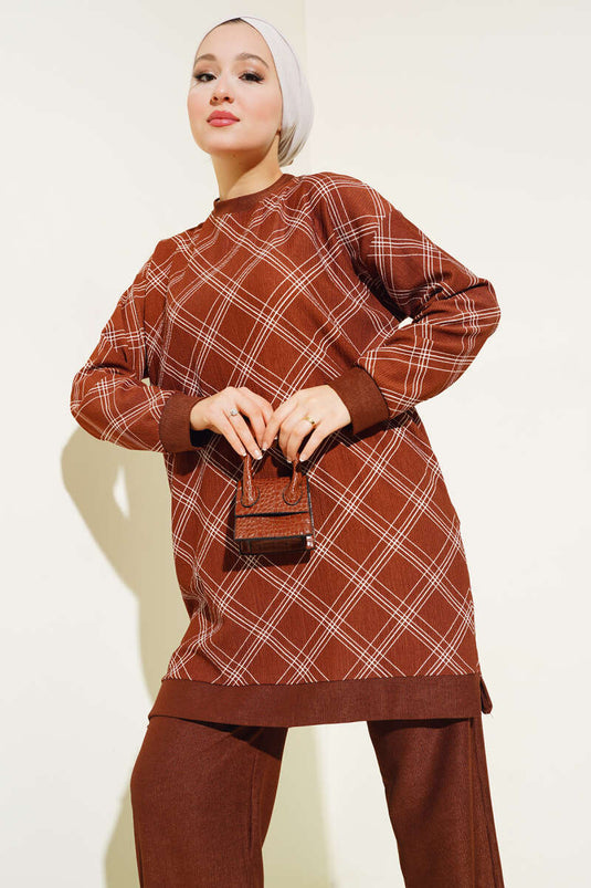 Line Pattern Slit Detail Two-Piece Set Brown