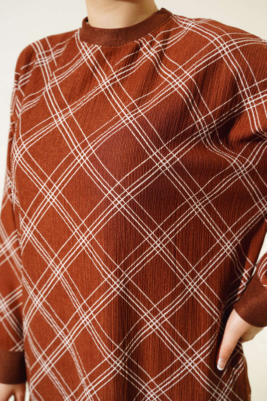 Line Pattern Slit Detail Two-Piece Set Brown