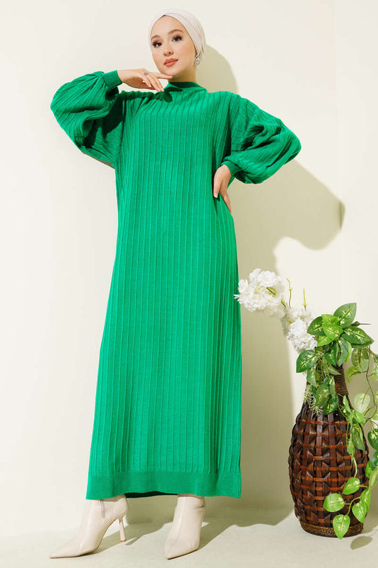 Robe en maille verte à rayures et manches ballon