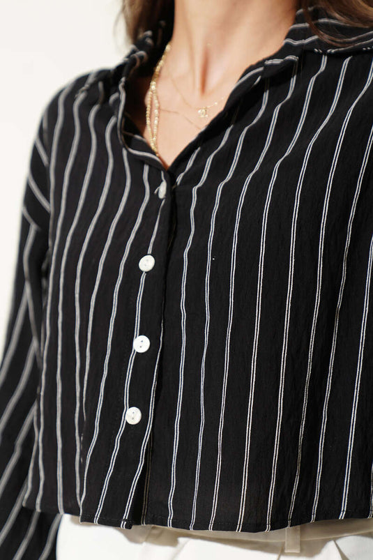 Chemise courte noire à détails rayés