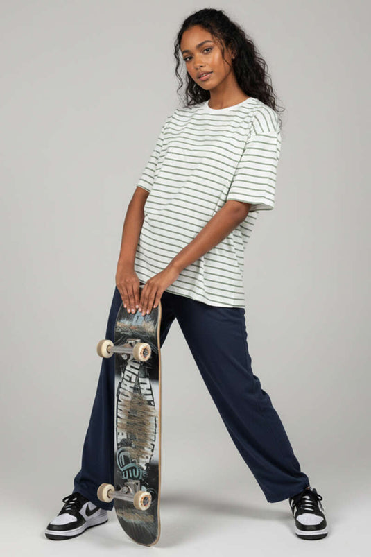 قميص واسع بتفاصيل خطوط بلون أخضر بندق