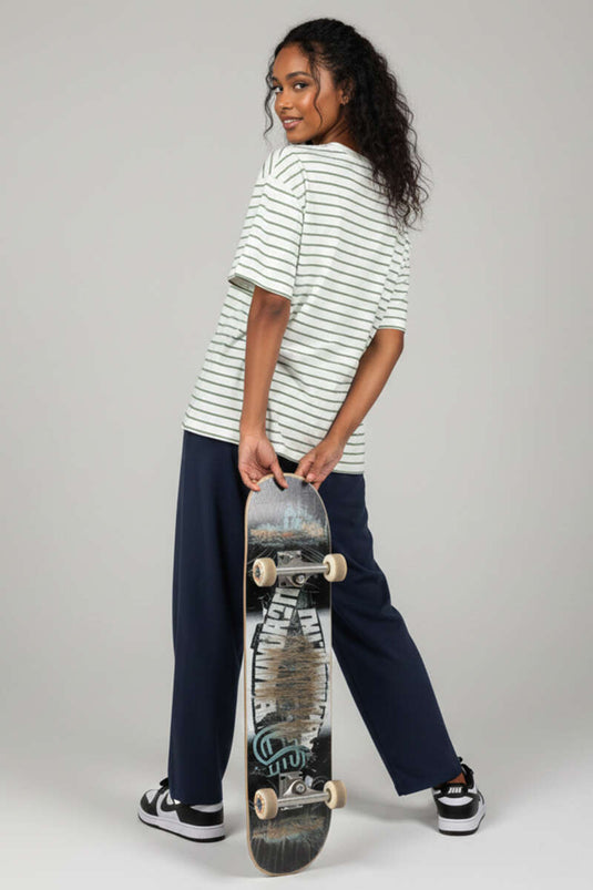 قميص واسع بتفاصيل خطوط بلون أخضر بندق