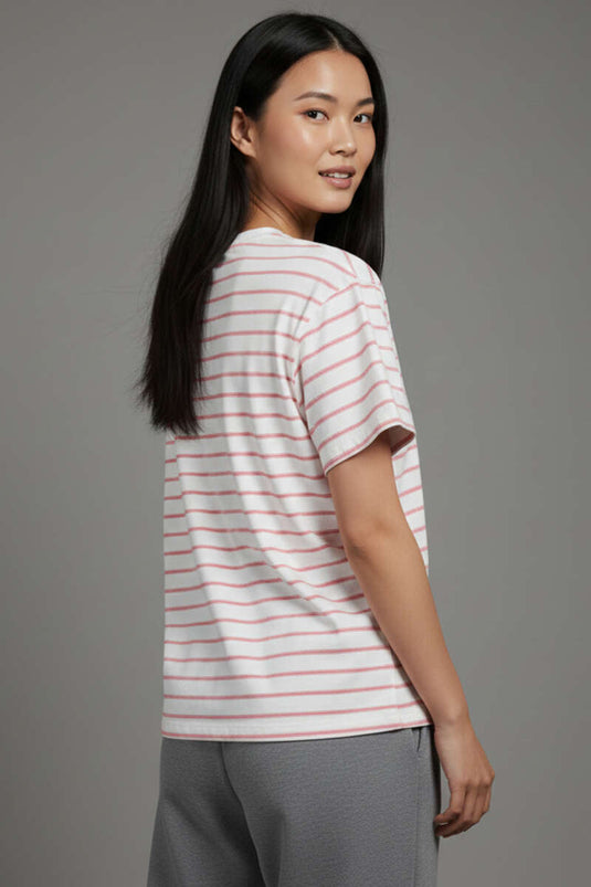 قميص واسع بتفاصيل خطوط وردي