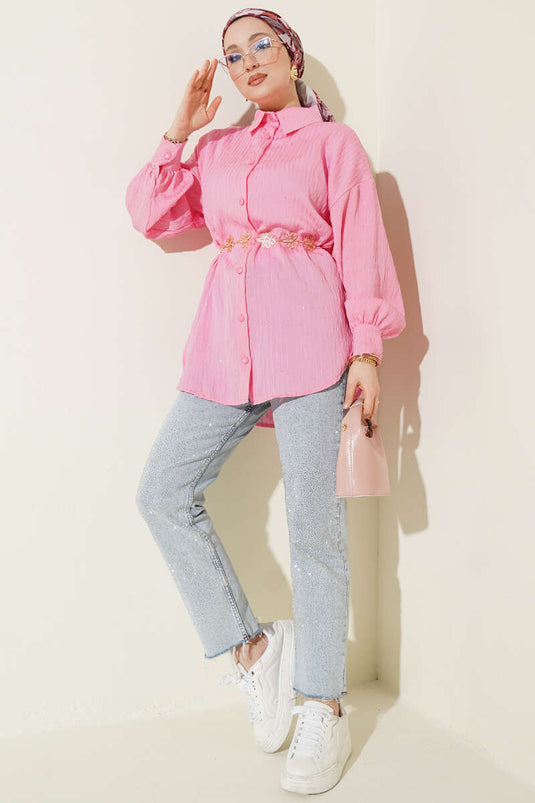 Chemise rose avec détails paillettes et coutures en ligne