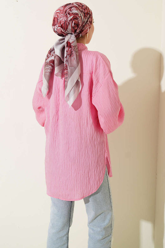 Chemise rose avec détails paillettes et coutures en ligne