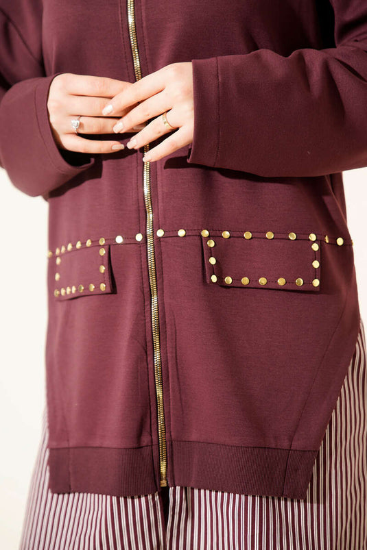 Completo doppio con dettaglio cuciture a righe e cucitrice color prugna