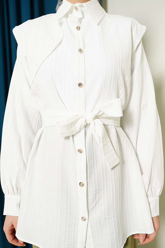 Camicia color ecru con bottoni in pietra e motivo a righe in rilievo