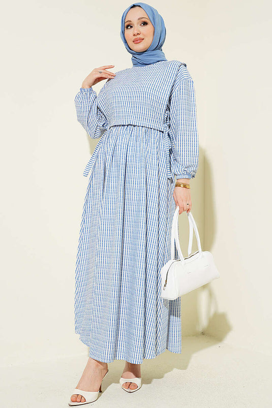 Robe indigo à taille élastique avec détail de gilet rayé