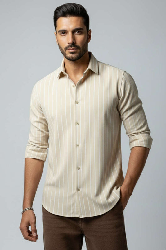 Chemise pour homme à rayures avec poignets beige