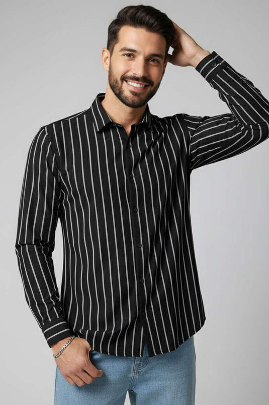Chemise pour homme noire à rayures avec poignets boutonnés