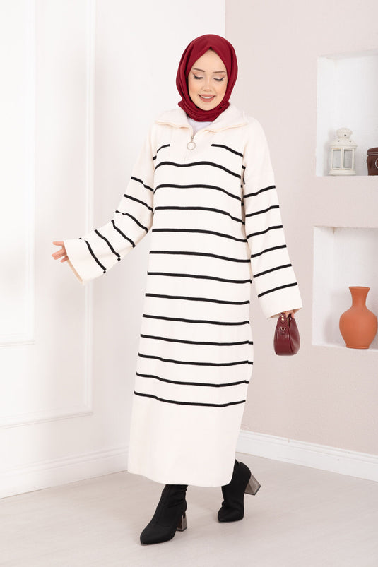 Robe en maille rayée à col roulé, écru