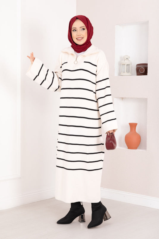 Robe en maille rayée à col roulé, écru