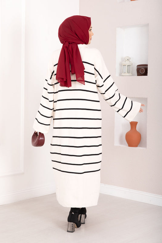 Robe en maille rayée à col roulé, écru