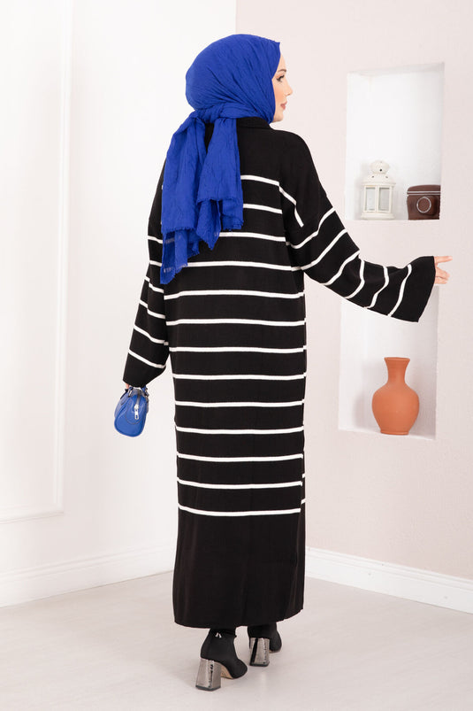 Robe en maille à col roulé rayée noire