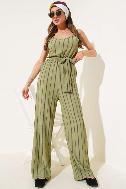 Gestreifter Jumpsuit aus Crinkle-Stoff mit Trägern, Hellgrün