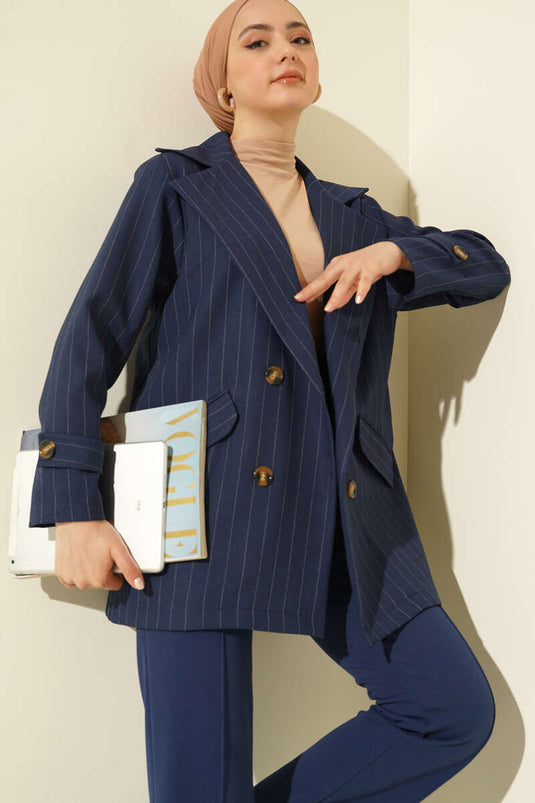 سترة مخططة بجيبين باللون الأزرق الداكن