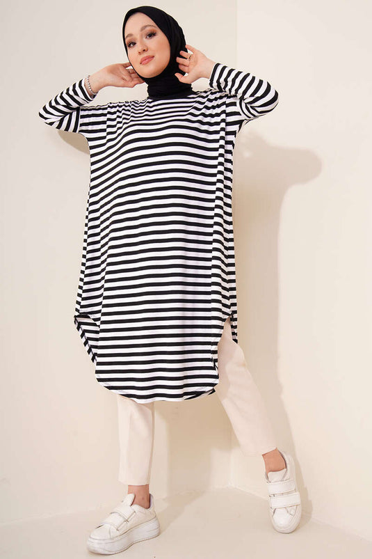 Tunique blanche rayée à épaules dénudées