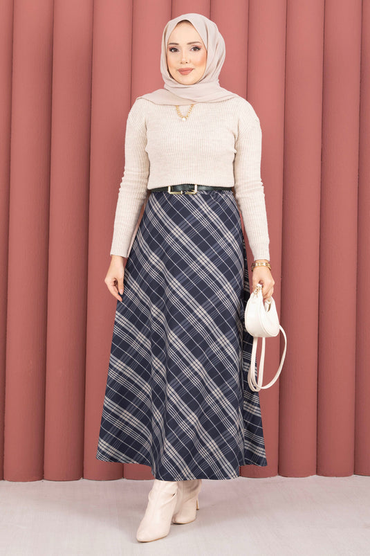 تنورة غوص مخططة بنقشة مربعات باللون الأزرق الداكن